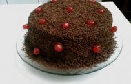 BOLO DE CHOCOLATE COM CEREJAS