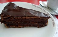 BOLO DE CHOCOLATE COM SUSPIRO