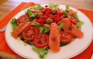 Salada Alface, Tomate, Pimentos e Salmão Fumado