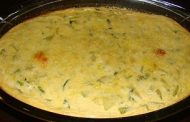 Ingredientes para a Massa: 1 colher de sopa de queijo parmesão 1 kg batatas 2 ovos batidos 1 cubo de
