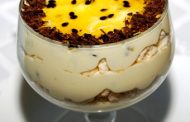 Doce de Maracujá com Suspiros e Chantilly 