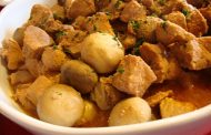 Carne de Porco Estufada com Cogumelos
