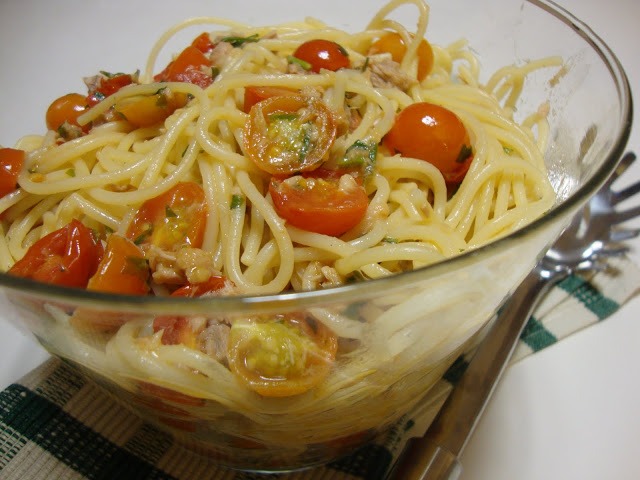 Esparguete com Tomate Cherry, Atum e Malagueta