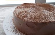 Torta de Chocolate com Recheio de Queijo 
