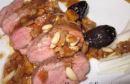 Peito de Pato com Molho de Ostras e Frutos Secos