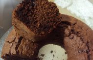 Bolo com Pedaço de Chocolate Amargo  