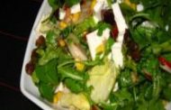 Salada de Alface com Laranja, Feijão e Queijo Feta  