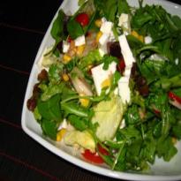 Salada de Alface com Laranja, Feijão e Queijo Feta  