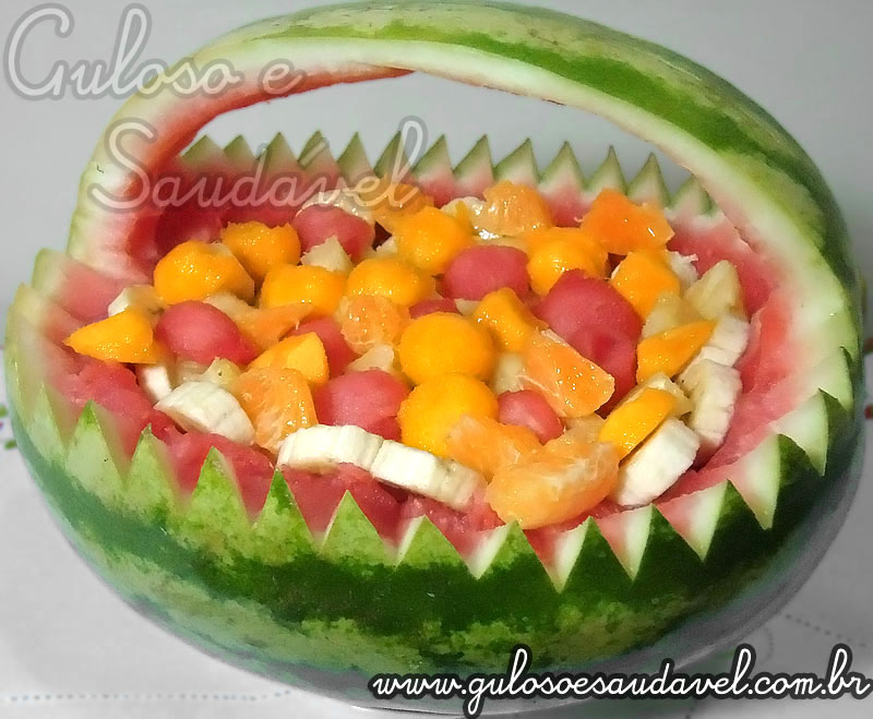 Salada de Frutas em Cesta de Meloa