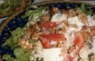 Salada de Abacate com Delícas do Mar e Queijo Fresco