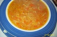 SOPA DE GALINHA  COM  MACARRÃO