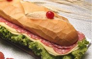 Sanduíche de metro com salame