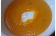 SOPA DE TOMATE COM CREME DE OVOS