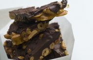 Nougat de amendoim com cobertura de chocolate