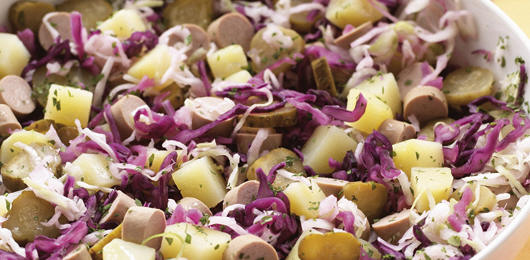 Salada Colorida de Batata e Salsichas 