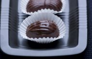 Bombons recheados com ganache de amêndoa