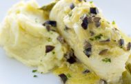 Filetes de solha enrolados com espargos em fricassé de azeitonas 