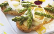 Tapas de espargos com chèvre gratinado 