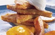 French Toast com pêssegos e gelado 