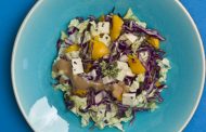 Salada de 2 couves com tofu e manga 