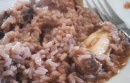 Arroz com vinho tinto e frango