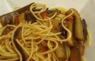 Molho para macarrão com casca de berinjela