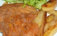 Carne cozida com cebolada