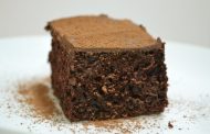 BOLO DE CHOCOLATE COM ABOBRINHAS