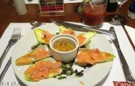 Salada de endívia com salmão marinado 