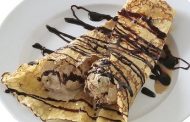 Crepes com Gelado e Frutos