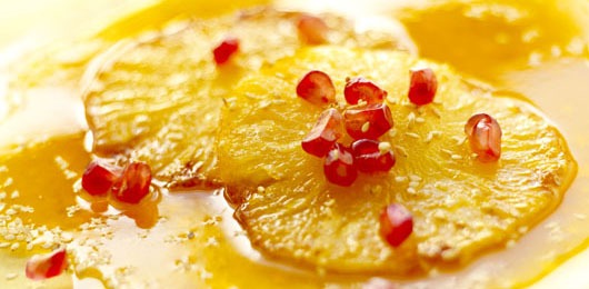 Ananás caramelizado com calda de laranja e romã