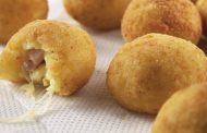 Almôndegas de arroz com queijo 