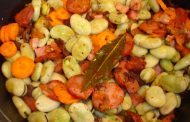  Favas com chouriço de carne. 