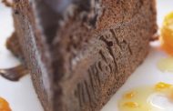 Bolo de Chocolate com Calda de Clementinas 
