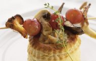 Vol-au-vent com creme de castanha e espetadas de uvas e cogumelos 