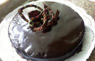 Torta de frutos vermelhos com recheio de chocolate