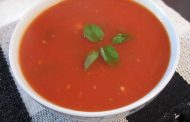 Sopa gelada de manjericão e tomate 