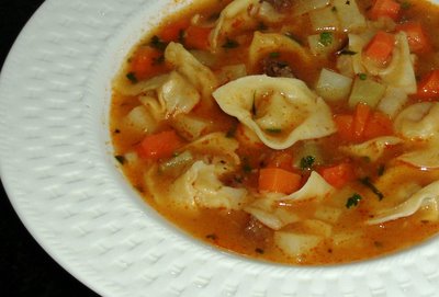 Sopa de capelete com legumes