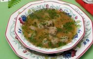 SOPA COM ALMÔNDEGAS