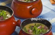 Sopa de feijão branco com rúcula e bacon 